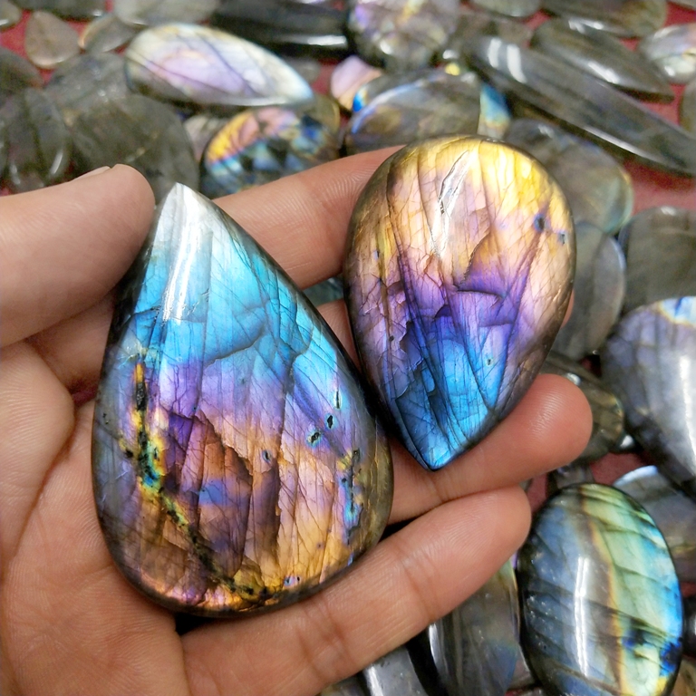 Geological and gemological characteristics of labradorite, how to